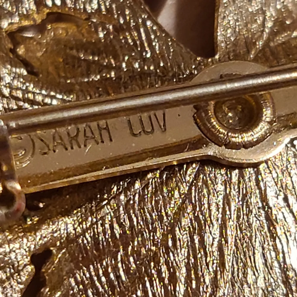 Sarah Coventry vintage brooch
